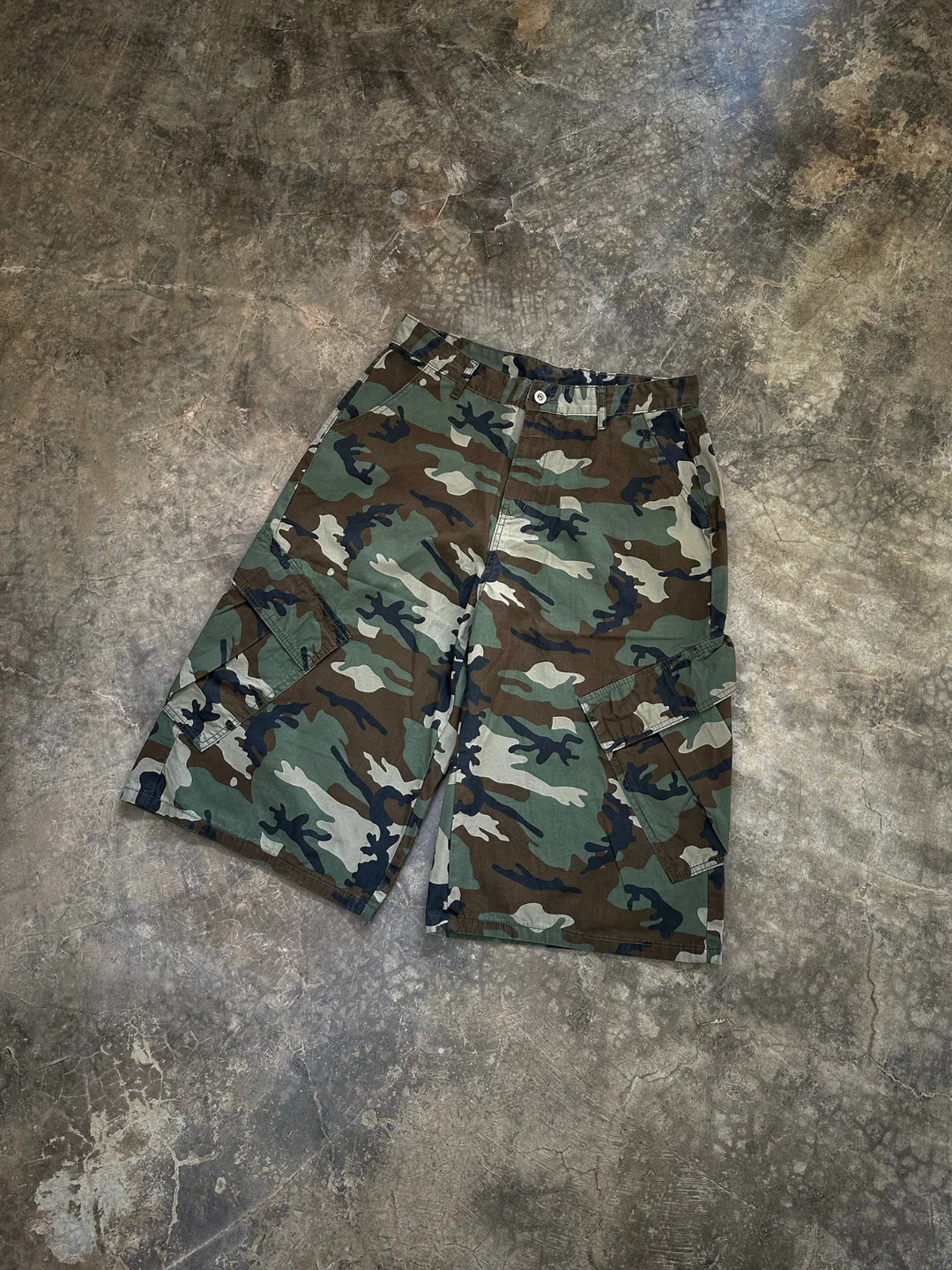 CARBON CAMO SHORTS